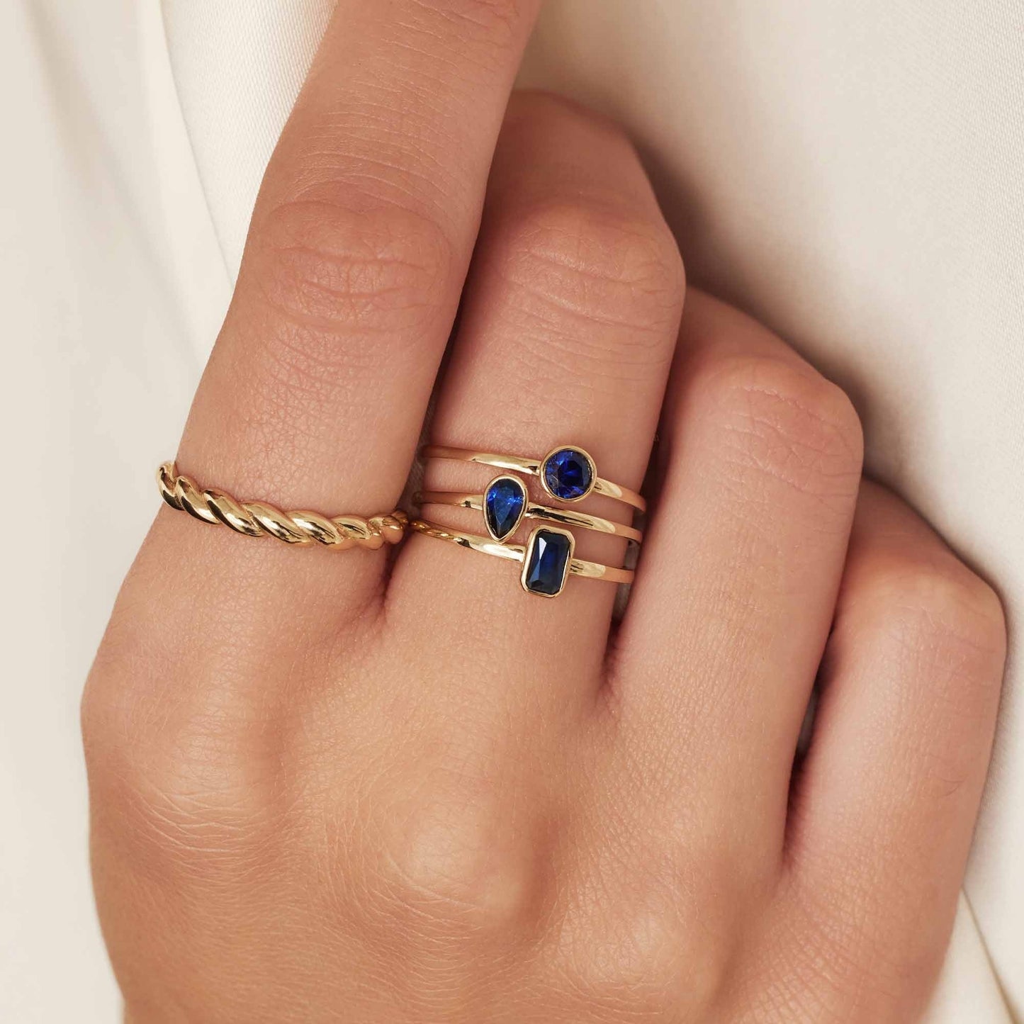 Baguette Nila 14 karat gold ring with blue zirconia stone